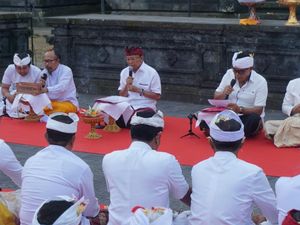 Haluan Pembangunan Bali Masa Depan Dipasupati di Pura Besakih Haluan Pembangunan Bali Masa Depan Dipasupati di Pura Besakih