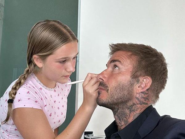 8 Foto Terbaru Harper Beckham yang Makin Cantik, Kini Sering Nonton Bola