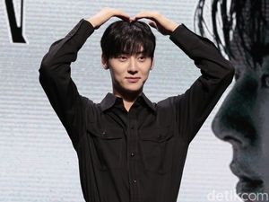 HWANG MIN HYUN dan Hwangdo Saling Beri Kejutan di Konser UNVEIL Jakarta HWANG MIN HYUN dan Hwangdo Saling Beri Kejutan di Konser UNVEIL Jakarta