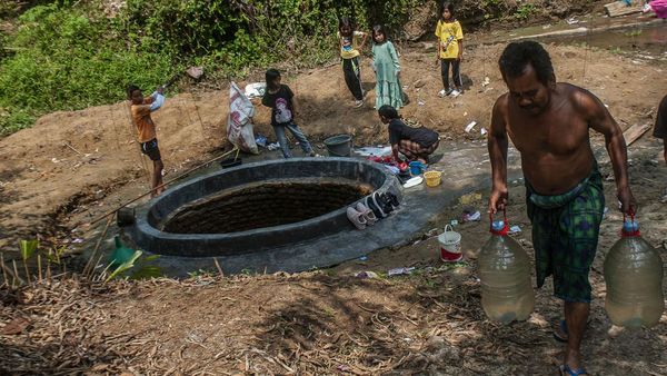 Pantang Menyerah! Begini Perjuangan Warga Lebak Cari Air