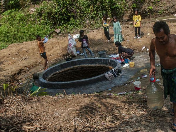 Pantang Menyerah! Begini Perjuangan Warga Lebak Cari Air