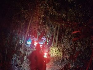 Warga Buka Jalur Motor Saat Poros Camba Ditutup, Kenakan Tarif Rp 25 Ribu