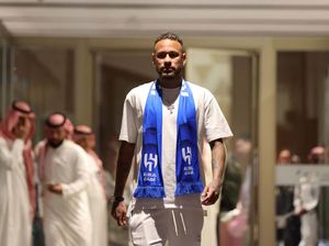 Sambutan Meriah untuk Neymar di Markas Al Hilal Sambutan Meriah untuk Neymar di Markas Al Hilal