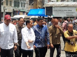Jokowi Sebut Harga Telur-Bawang di Pasar Sukaramai Medan Sangat Murah