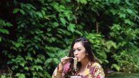 Momen Nafa Urbach Makan Mie Instan hingga Jajan Tempe Kemul