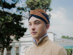 Nicholas Saputra Jadi Mas-mas Jawa Saat HUT RI, Pakai Beskap Bikin Terpana