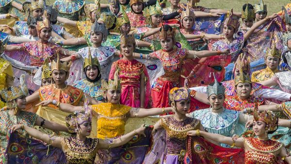 Meriah! Parade Kesenian Jawa Barat