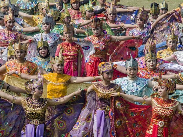 Meriah! Parade Kesenian Jawa Barat