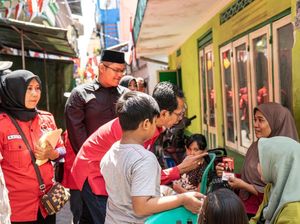 Kader PDIP Surabaya Door to Door Perkuat Dukungan Ganjar Pranowo Kader PDIP Surabaya Door to Door Perkuat Dukungan Ganjar Pranowo