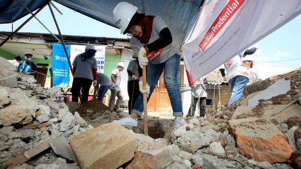Pembangunan Rumah Layak Huni hingga Posyandu di Desa Gunung Putri Bogor