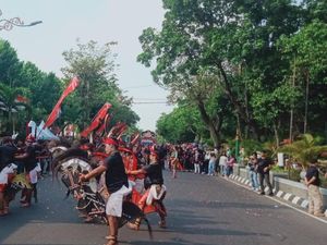 Peserta Karnaval Budaya Unjuk Kebolehan di Depan Bupati Klaten