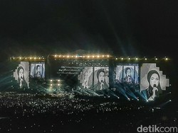Putri Ariani Pukau Penonton Konser Dewa 19 di Bandung
