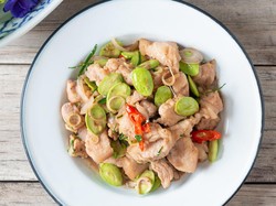 Resep Tumis Ayam dan Pete yang Praktis Sedap Untuk Makan Siang