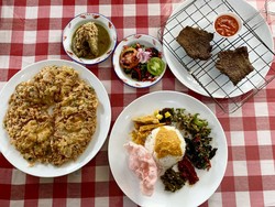 Unik! Rumah Makan Ini Sajikan Lauk ala Menu Kawinan Minang