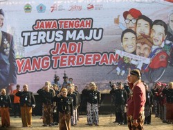 Upacara HUT Jateng, Ganjar Terima Kasih ke Warga Kerja Keras 10 Tahun