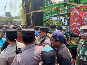 7 Truk Battle Sound Dihadang Polisi Saat Karnaval di Kediri 7 Truk Battle Sound Dihadang Polisi Saat Karnaval di Kediri