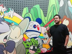 Arkiv Vilmansa Mejeng Patung 3,5 Meter di Lobi Hotel