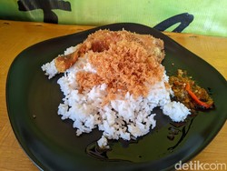 Ayam Goreng SPG yang Hits di Bandung, Serundengnya Bikin Nikmat