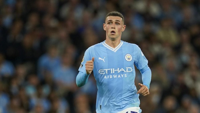 Manchester Citys Phil Foden runs during the English Premier League soccer match between Manchester City and Newcastle at the Etihad stadium in Manchester, England, Saturday, Aug. 19, 2023. (AP Photo/Dave Thompson)