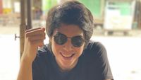 El Rumi Tak Gengsi Kulineran Kaki Lima, Makan Sate hingga Soto