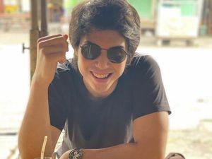 El Rumi Tak Gengsi Kulineran Kaki Lima, Makan Sate hingga Soto