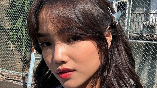 7 Foto Gaya Fuji Jadi Bridesmaid di Nikahan Azizah Salsha, Putri Andre Rosiade