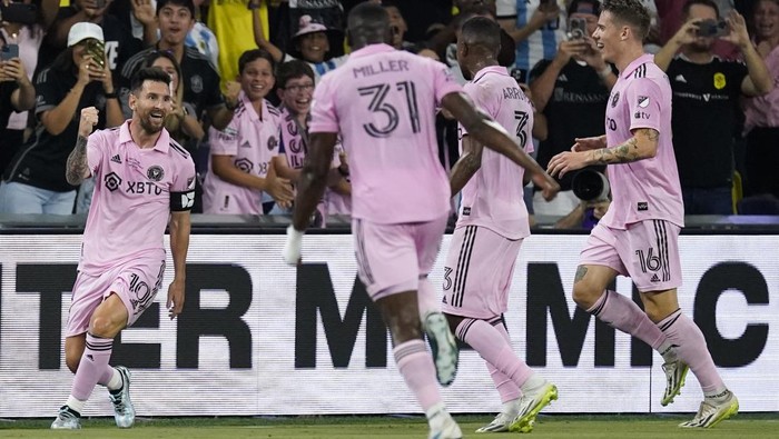 Inter Miami forward Lionel Messi (10) celebrates his goal against Nashville SC with teammates during the first half of the Leagues Cup championship soccer match Saturday, Aug. 19, 2023, in Nashville, Tenn. (AP Photo/George Walker IV)
