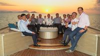 Momen Kapolri-Delegasi AMMTC Nikmati Senja di Labuan Bajo