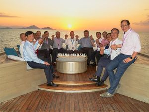 Momen Kapolri-Delegasi AMMTC Nikmati Senja di Labuan Bajo