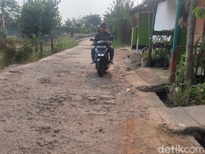 Sering Jadi Jalan Pintas ke Kota, Jalan Sempadan Cikeruh Rusak Sering Jadi Jalan Pintas ke Kota, Jalan Sempadan Cikeruh Rusak