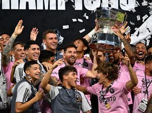 Sikap Berkelas Messi saat Inter Miami Angkat Trofi Juara Leagues Cup Sikap Berkelas Messi saat Inter Miami Angkat Trofi Juara Leagues Cup