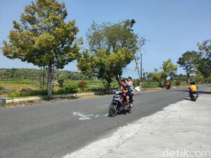 Detik-detik Pemotor Tabrak Truk di Depan POM Cangkring Wates hingga Tewas Detik-detik Pemotor Tabrak Truk di Depan POM Cangkring Wates hingga Tewas
