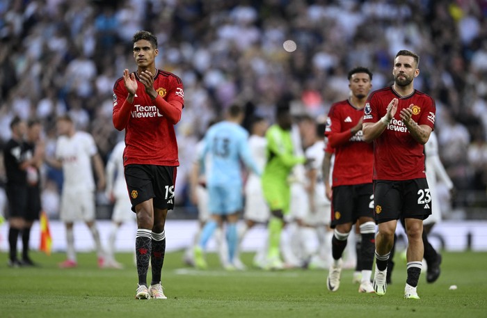 Soccer Football - Premier League - Tottenham Hotspur v Manchester United - Tottenham Hotspur Stadium, London, Britain - August 19, 2023 Manchester Uniteds Manchester Uniteds Raphael Varane and Luke Shaw look dejected after the match REUTERS/Tony Obrien EDITORIAL USE ONLY. No use with unauthorized audio, video, data, fixture lists, club/league logos or live services. Online in-match use limited to 75 images, no video emulation. No use in betting, games or single club /league/player publications.  Please contact your account representative for further details.