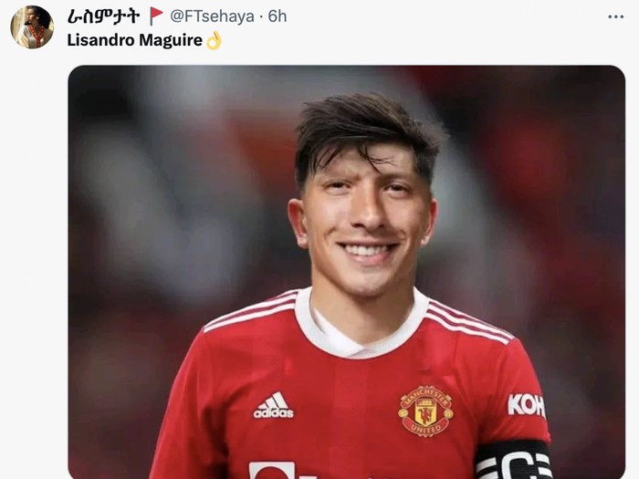 Lisandro Martinez mencetak gol bunuh diri saat menghadapi Tottenham Hotspur. Meme-meme kocakk Manchester United itu pun wara-wiri di linimasa media sosial.