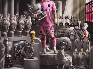 Meme Messi Angkat Trofi Lagi,  Ronaldo dan Fans Menangis