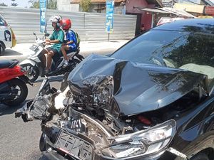 Kadisdikbud Kuningan Alami Kecelakaan, Satu Orang Luka Serius! Kadisdikbud Kuningan Alami Kecelakaan, Satu Orang Luka Serius!