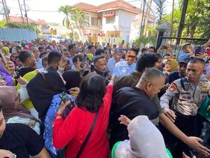 Nurdin Abdullah Disambut Riuh Warga Meski Kabar Kepulangan Ditutup Keluarga Nurdin Abdullah Disambut Riuh Warga Meski Kabar Kepulangan Ditutup Keluarga