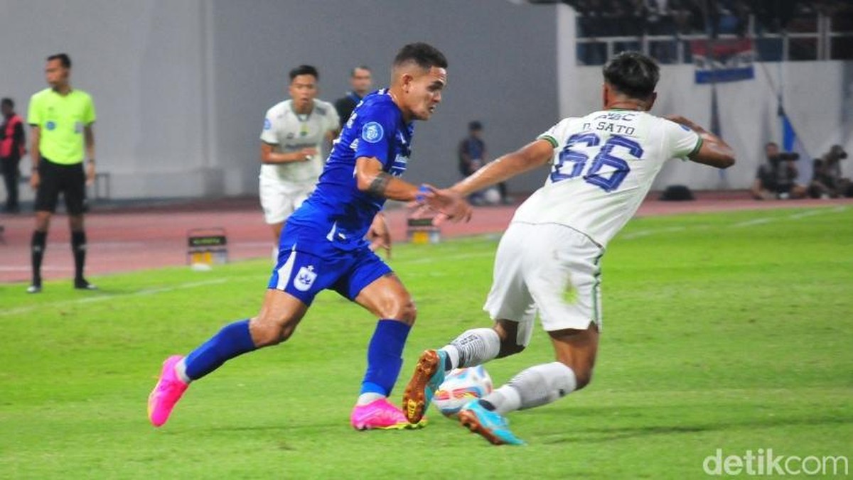 Jadwal Liga 1 hari ini ada Persib Bandung vs PSIS Semarang, duel tim papan atas. (Foto: Prihatnomo/detikJateng)