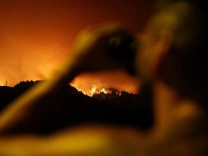 Ganasnya Kebakaran Hutan di Spanyol, Puluhan Ribu Warga Dievakuasi