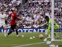 Tottenham Kalahkan MU 2-0, Martinez Bikin Gol Bunuh Diri