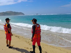 Terpeleset dari Tebing Saat Memancing, Pria di Lombok Hilang