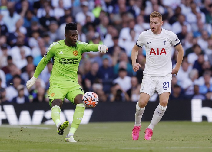 Soccer Football - Premier League - Tottenham Hotspur v Manchester United - Tottenham Hotspur Stadium, London, Britain - August 19, 2023 Manchester Uniteds Andre Onana in action with Tottenham Hotspurs Dejan Kulusevski Action Images via Reuters/Andrew Couldridge EDITORIAL USE ONLY. No use with unauthorized audio, video, data, fixture lists, club/league logos or live services. Online in-match use limited to 75 images, no video emulation. No use in betting, games or single club /league/player publications.  Please contact your account representative for further details.