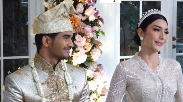 Tyas Mirasih dan Tengku Tezi resmi menikah.