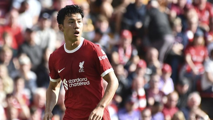 Liverpools Waturo Endo in action during the Premier League soccer match between Liverpool and AFC Bournemouth at Anfield, in Liverpool, England, Saturday, Aug. 19, 2023. (AP Photo/Rui Vieira)