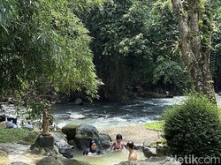 Tenggelam Dalam Ketenangan Pemandian Air Panas Penatahan