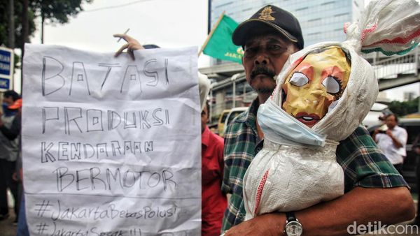 Aksi Tuntut Pembatasan Produksi Mobil dan Motor Penyumbang Polusi