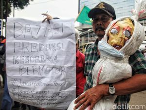 Aksi Tuntut Pembatasan Produksi Mobil dan Motor Penyumbang Polusi