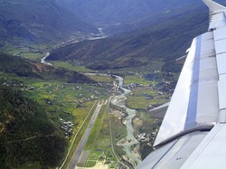 Bandara Tersulit Dunia, Hanya 50 Pilot yang Punya Izin
