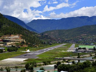 Foto: Bandara yang Hanya Terima Pesawat dari 24 Pilot Khusus Saja