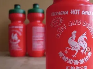 Unik! 10 Desain Botol Ini Ada yang Berbulu hingga Bisa Simpan HP Unik! 10 Desain Botol Ini Ada yang Berbulu hingga Bisa Simpan HP